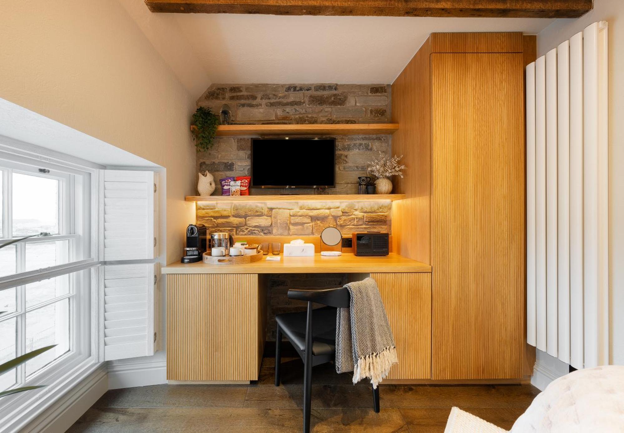 Hive Townhouse 호텔 애버라에론 외부 사진